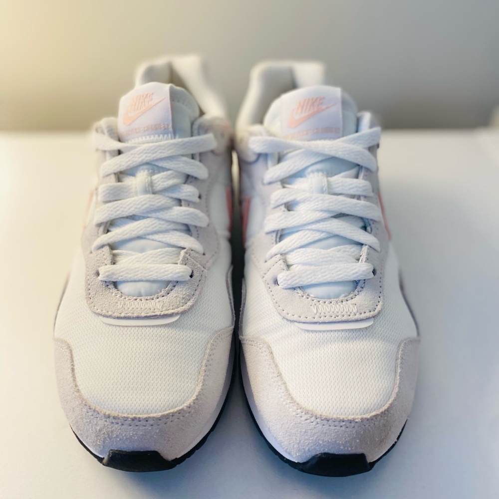NIKE VENTURE Women’s size 7